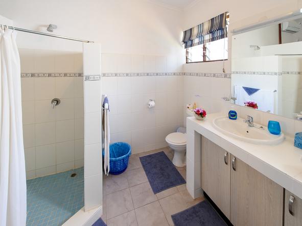 Danforth Lodge - bathroom